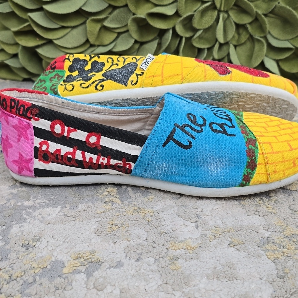 TOMS Wizard of Oz Slip-Ons Alpargata Custom Painted Size 7.5 - Picture 8 of 14